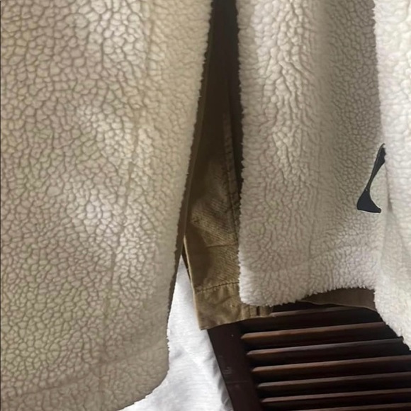 🧥American Eagle Brown Faux Sherpa Coat
Size: M - Picture 8 of 11